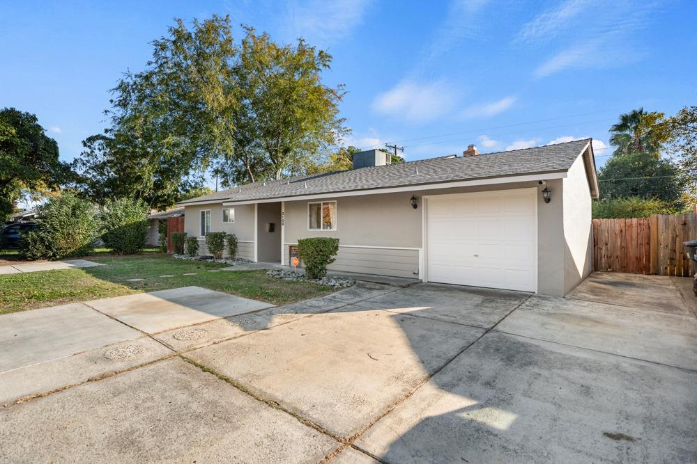 Detail Gallery Image 4 of 36 For 3108 Hurley Way, Sacramento,  CA 95864 - 3 Beds | 1 Baths