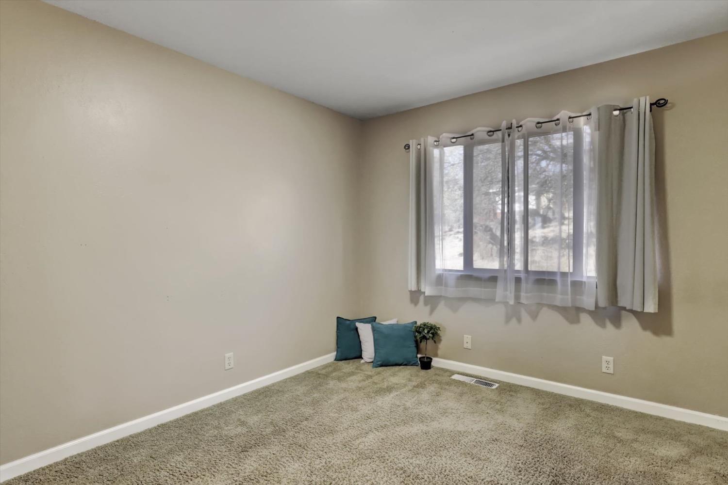 Detail Gallery Image 22 of 56 For 11341 Dawn Ln, Grass Valley,  CA 95949 - 3 Beds | 2 Baths