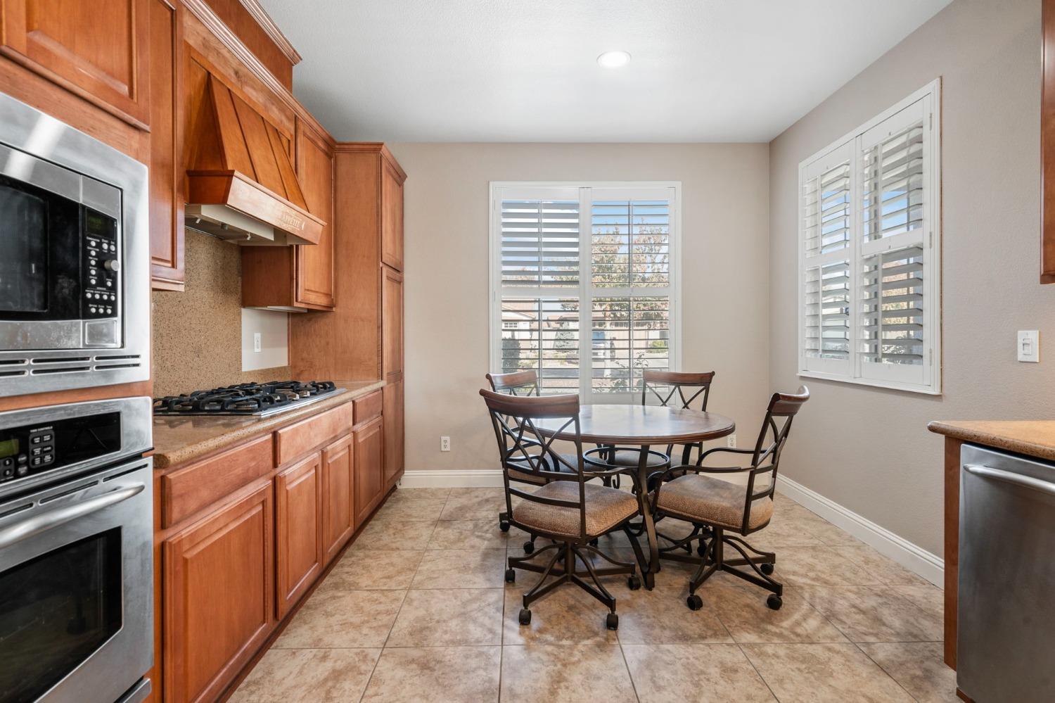 Detail Gallery Image 9 of 35 For 2010 Autumn Oaks St, Manteca,  CA 95336 - 2 Beds | 2 Baths