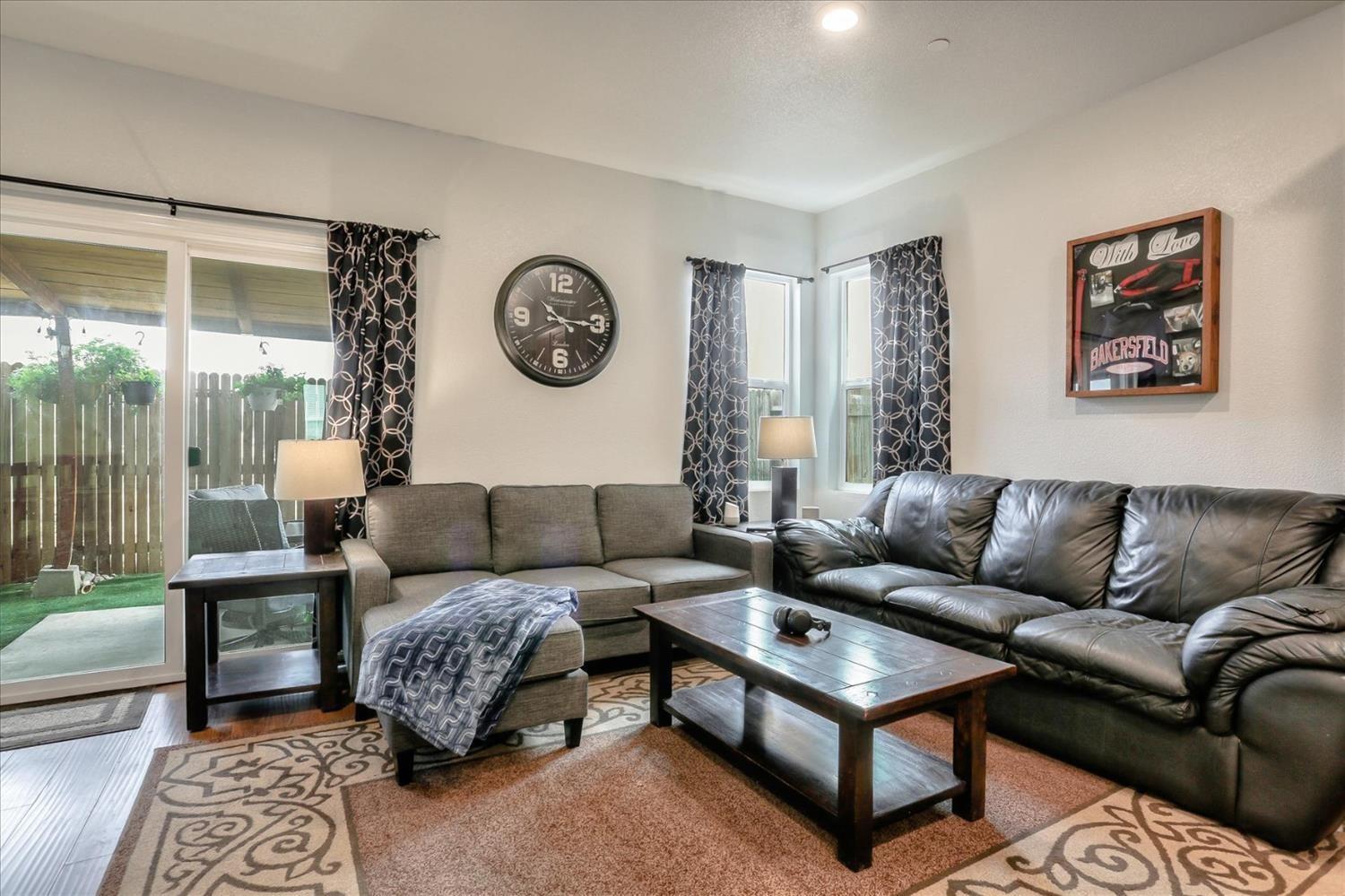 Detail Gallery Image 17 of 23 For 8147 Weeping Willow Ln, Sacramento,  CA 95828 - 4 Beds | 2/1 Baths