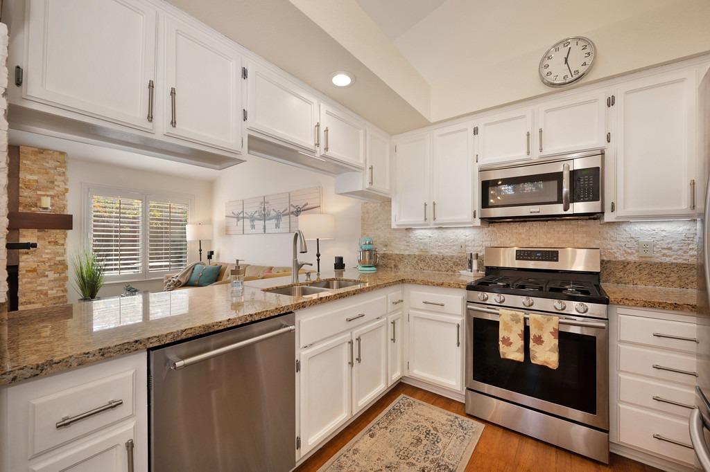 Detail Gallery Image 21 of 52 For 9041 Athelson Pl, Sacramento,  CA 95829 - 4 Beds | 2 Baths