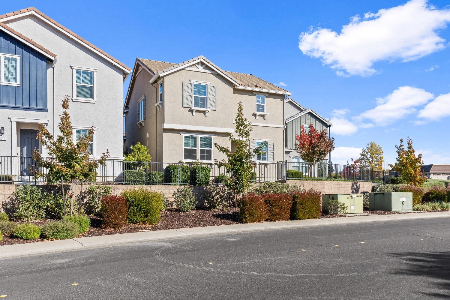 Detail Gallery Image 1 of 38 For 1324 Ironside Pl, Roseville,  CA 95747 - 3 Beds | 2/1 Baths