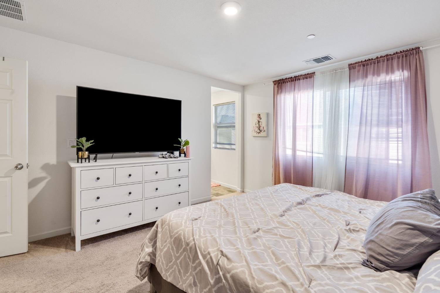 Detail Gallery Image 14 of 22 For 1643 Cameo Dr, Stockton,  CA 95206 - 3 Beds | 2/1 Baths