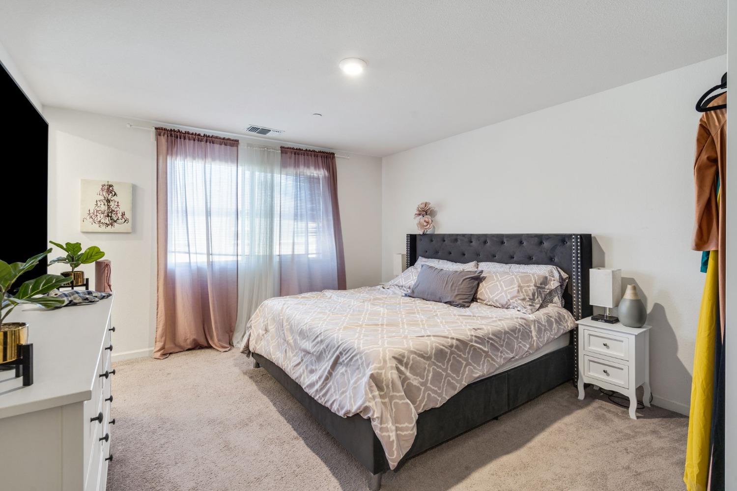 Detail Gallery Image 12 of 22 For 1643 Cameo Dr, Stockton,  CA 95206 - 3 Beds | 2/1 Baths