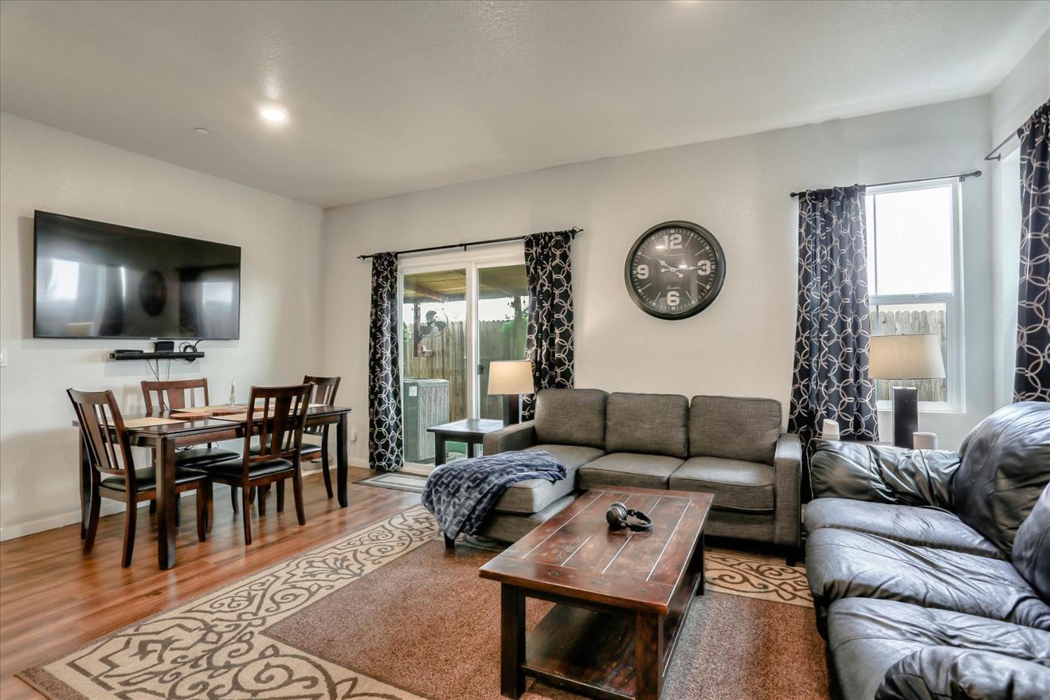 Detail Gallery Image 9 of 23 For 8147 Weeping Willow Ln, Sacramento,  CA 95828 - 4 Beds | 2/1 Baths