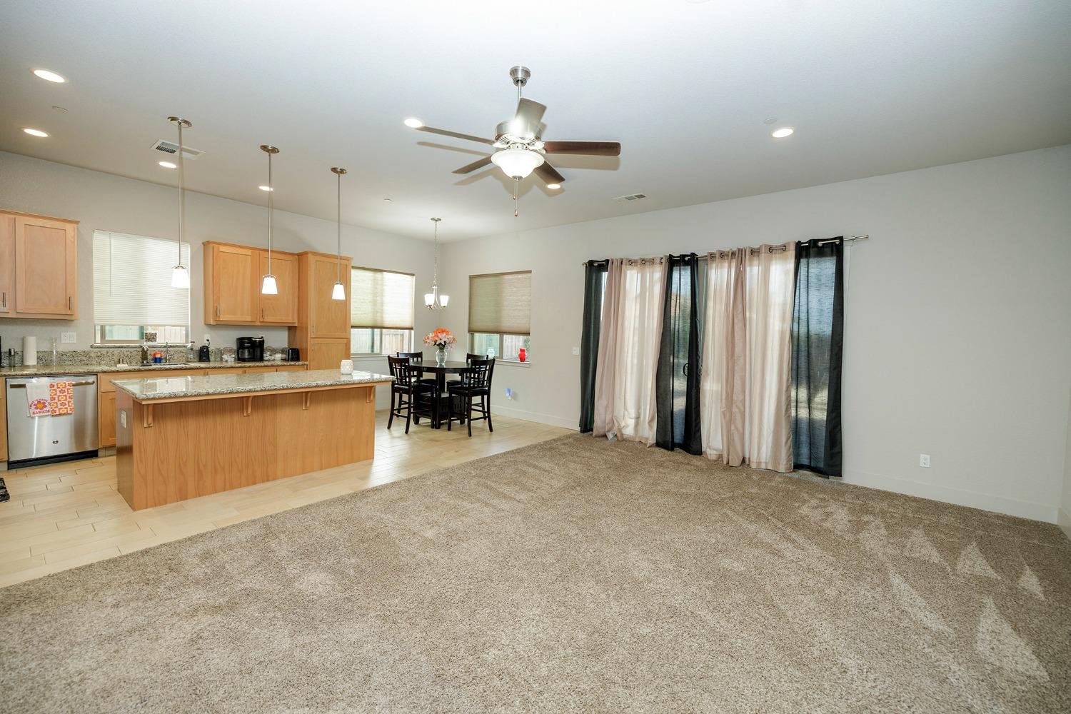 Detail Gallery Image 12 of 43 For 132 Lemon Blossom Ln, Patterson,  CA 95363 - 5 Beds | 2 Baths