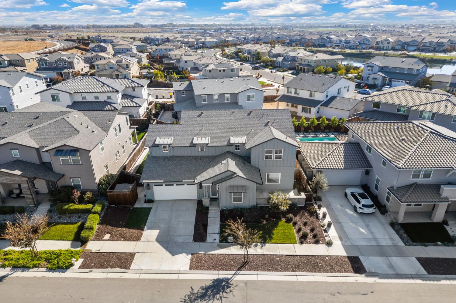 Detail Gallery Image 5 of 64 For 17214 Bowling Ct, Lathrop,  CA 95330 - 4 Beds | 3/1 Baths