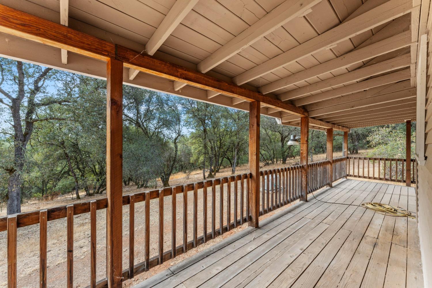 Detail Gallery Image 3 of 31 For 8126 Hemlock Ln, Oregon House,  CA 95962 - 2 Beds | 2 Baths