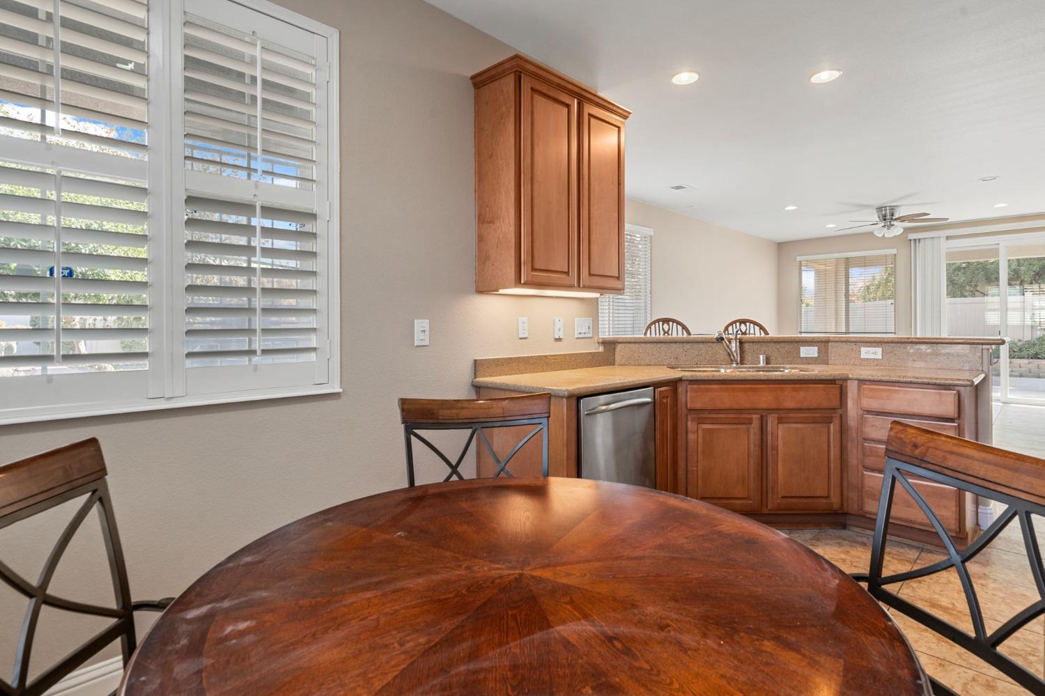 Detail Gallery Image 15 of 35 For 2010 Autumn Oaks St, Manteca,  CA 95336 - 2 Beds | 2 Baths