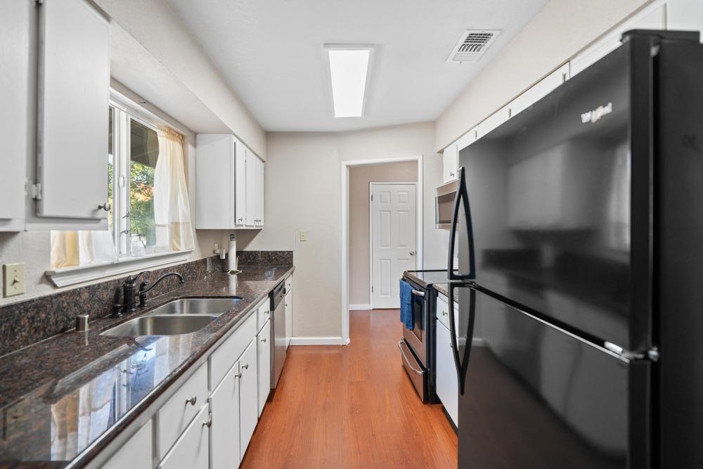 Detail Gallery Image 9 of 36 For 3108 Hurley Way, Sacramento,  CA 95864 - 3 Beds | 1 Baths