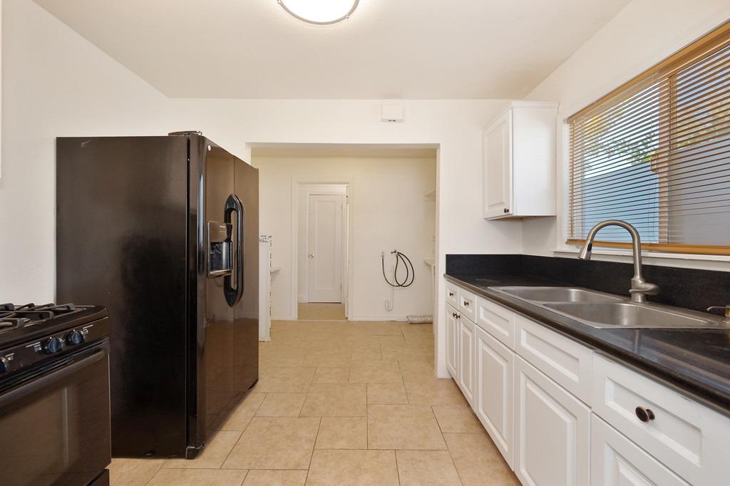 Detail Gallery Image 5 of 36 For 1732 Grand Ave, Sacramento,  CA 95838 - 2 Beds | 1 Baths