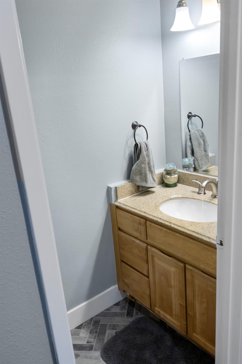 Detail Gallery Image 19 of 27 For 4092 Savannah Ln, Sacramento,  CA 95823 - 3 Beds | 2/1 Baths