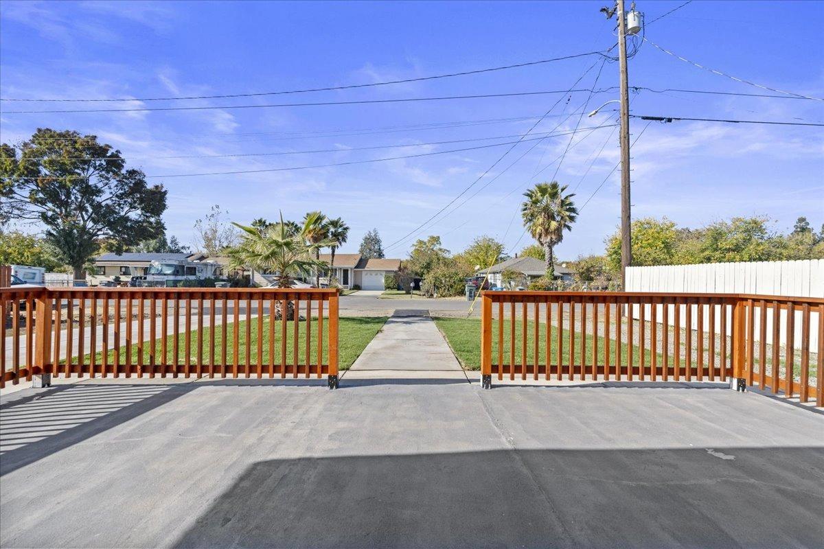 Detail Gallery Image 3 of 38 For 4319 College Way, Olivehurst,  CA 95961 - 3 Beds | 3 Baths