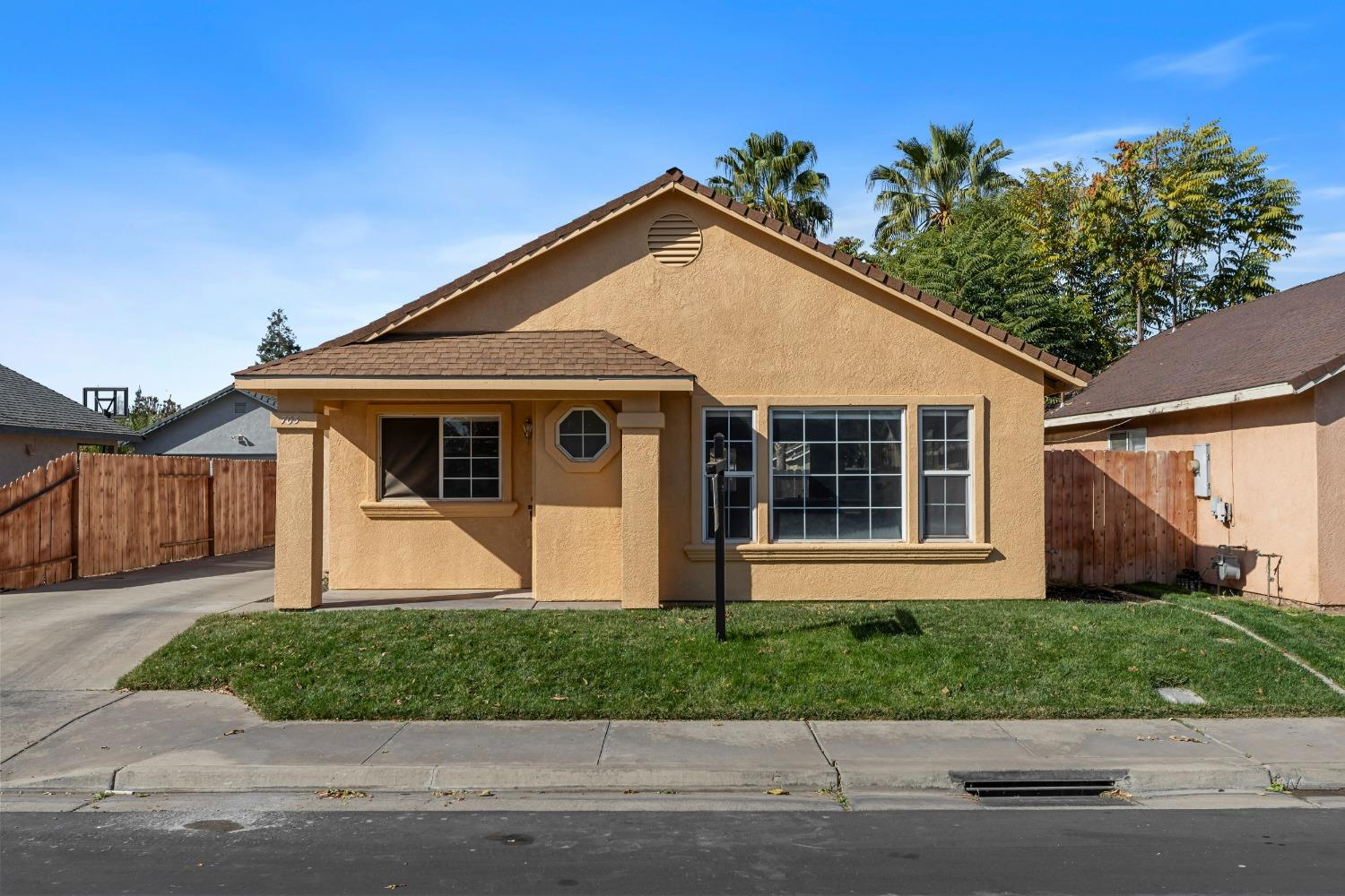 Detail Gallery Image 1 of 27 For 705 Vista Del Rey, Atwater,  CA 95201 - 3 Beds | 2 Baths