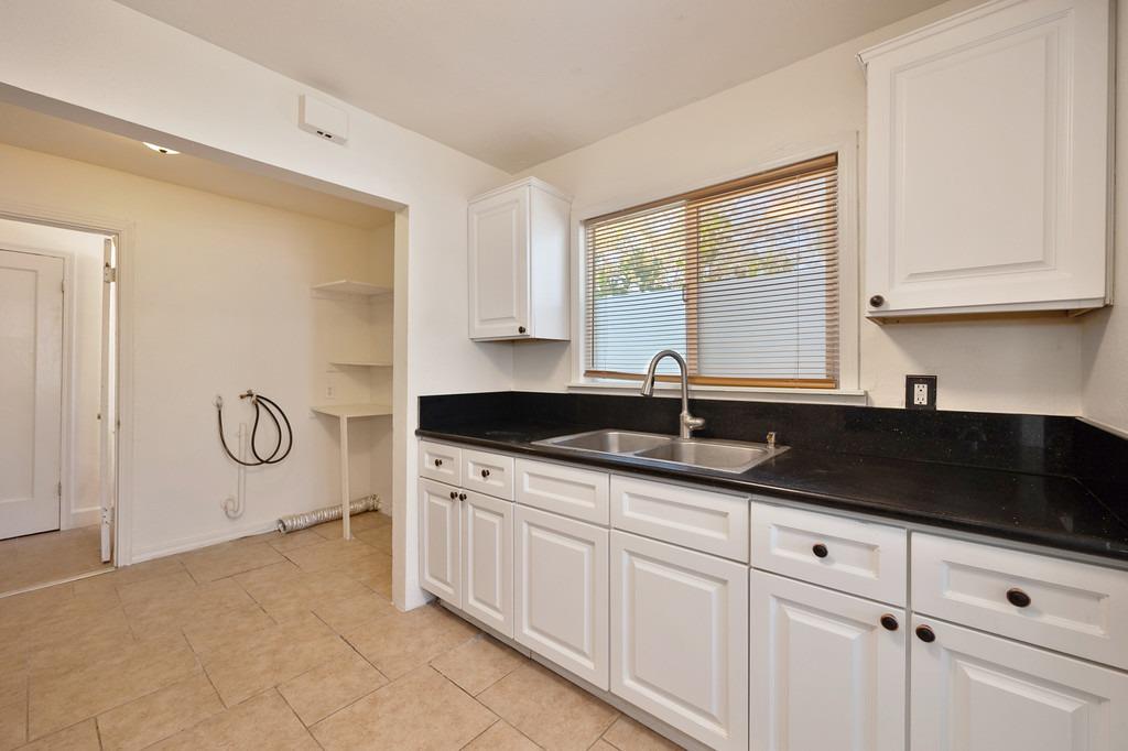 Detail Gallery Image 7 of 36 For 1732 Grand Ave, Sacramento,  CA 95838 - 2 Beds | 1 Baths