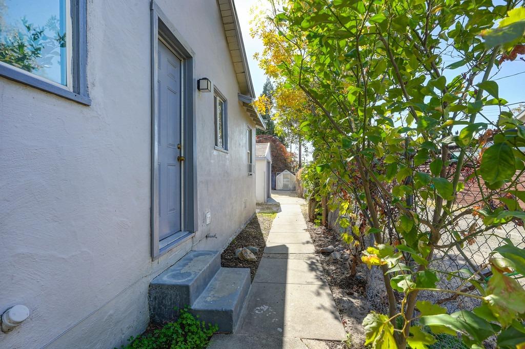 Detail Gallery Image 29 of 36 For 1732 Grand Ave, Sacramento,  CA 95838 - 2 Beds | 1 Baths