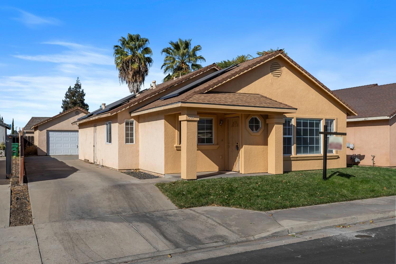 Detail Gallery Image 2 of 27 For 705 Vista Del Rey, Atwater,  CA 95201 - 3 Beds | 2 Baths