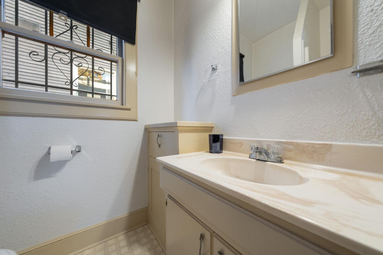 Detail Gallery Image 21 of 32 For 2824 F St, Sacramento,  CA 95816 - 2 Beds | 1 Baths