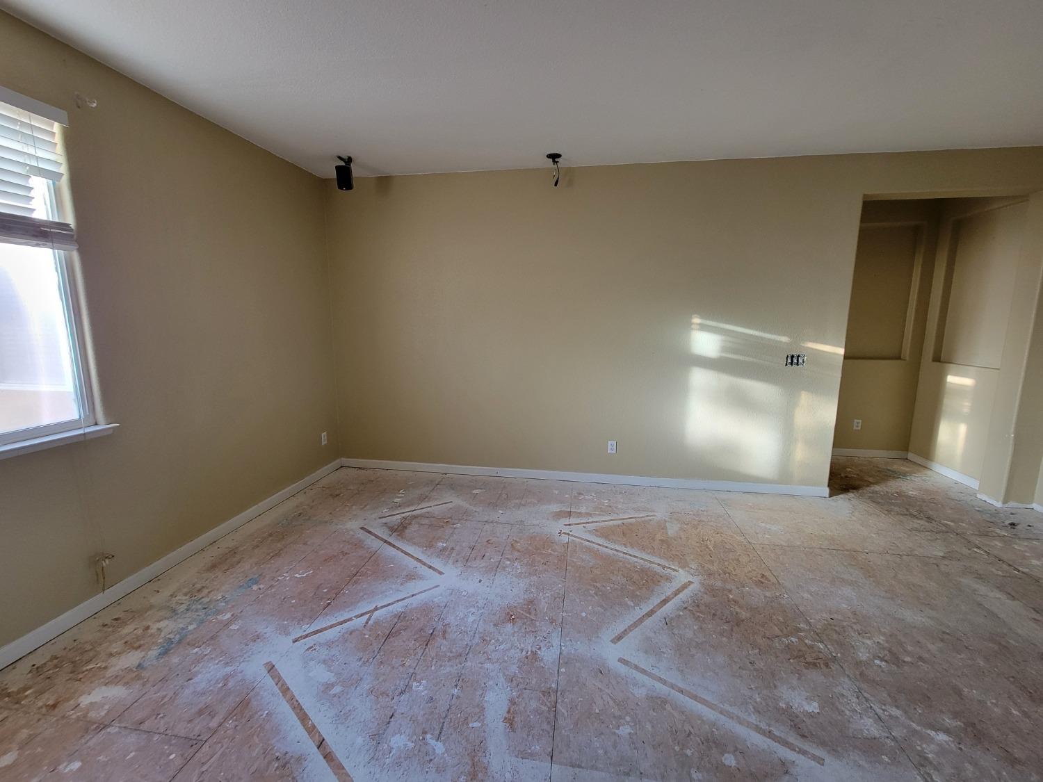 Detail Gallery Image 13 of 20 For 1646 Islesworth Way, Plumas Lake,  CA 95961 - 4 Beds | 2/1 Baths