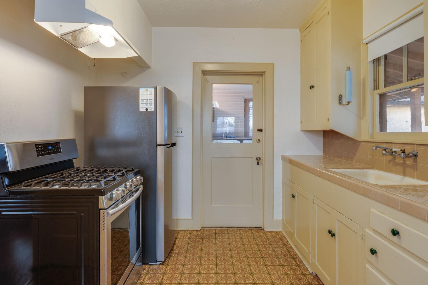 Detail Gallery Image 17 of 32 For 2824 F St, Sacramento,  CA 95816 - 2 Beds | 1 Baths