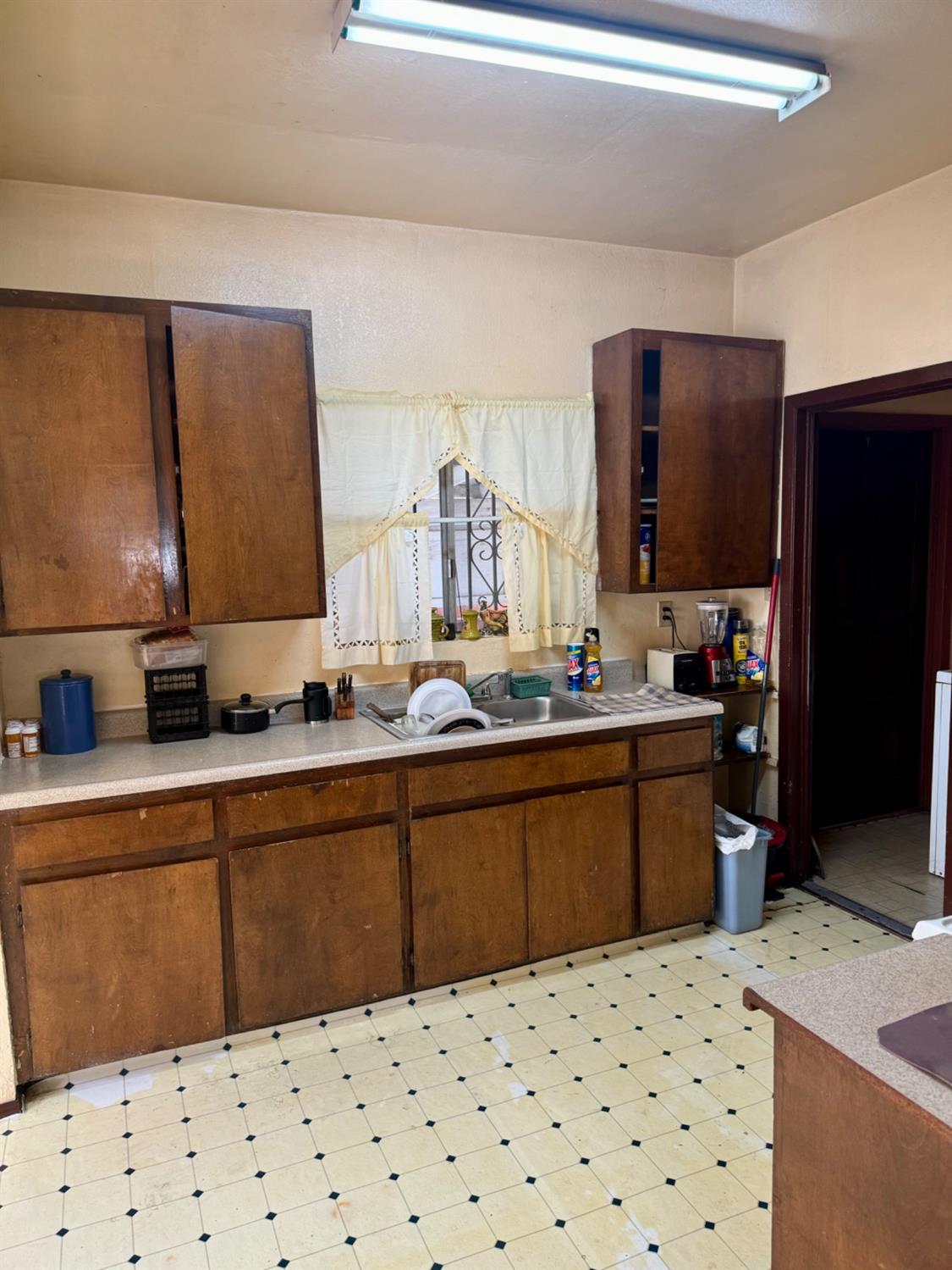 Detail Gallery Image 7 of 23 For 1763 S Hunter St, Stockton,  CA 95206 - 3 Beds | 1 Baths