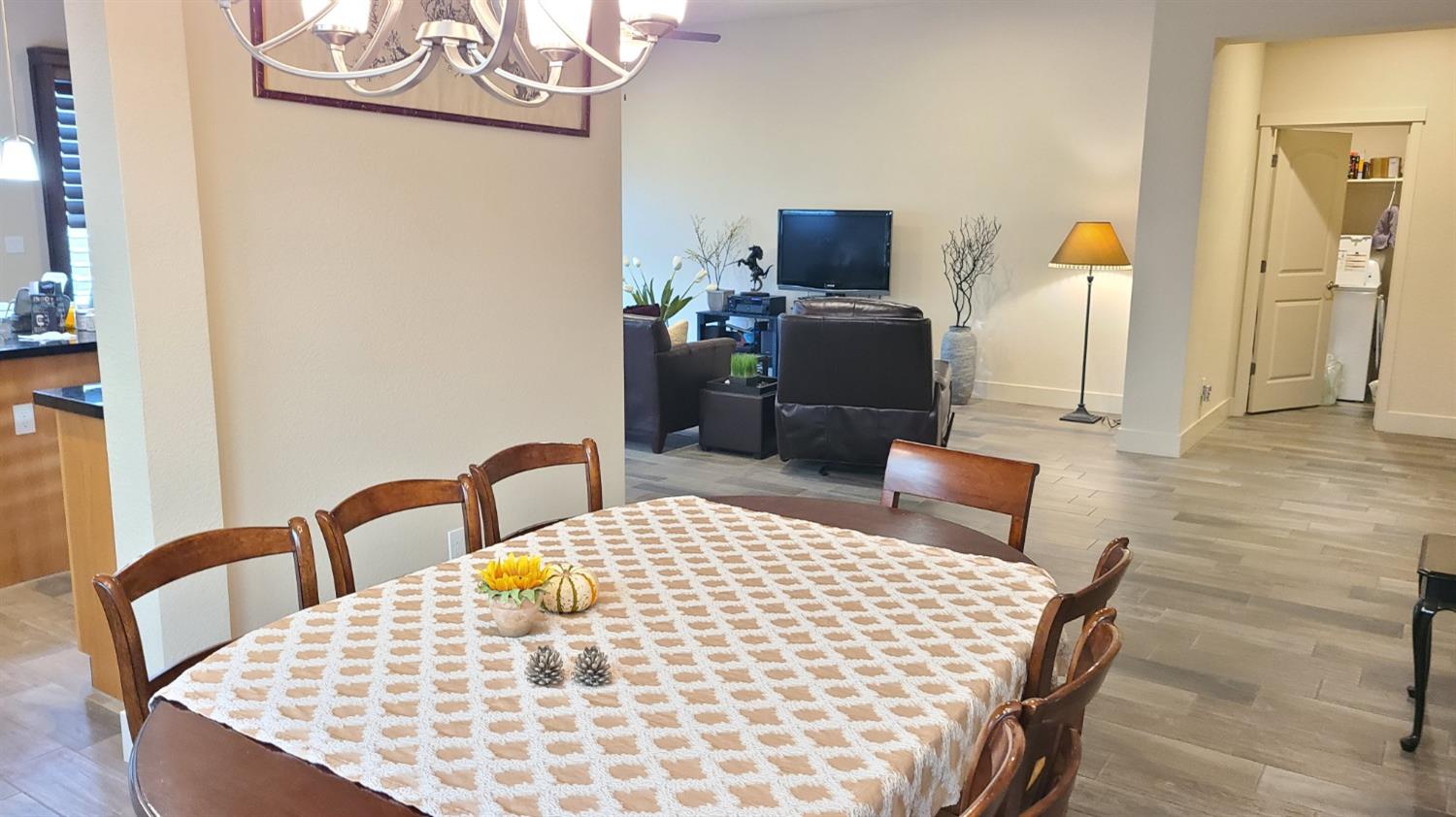 Detail Gallery Image 4 of 13 For 144 Lemon Blossom Ln, Patterson,  CA 95363 - 3 Beds | 2 Baths