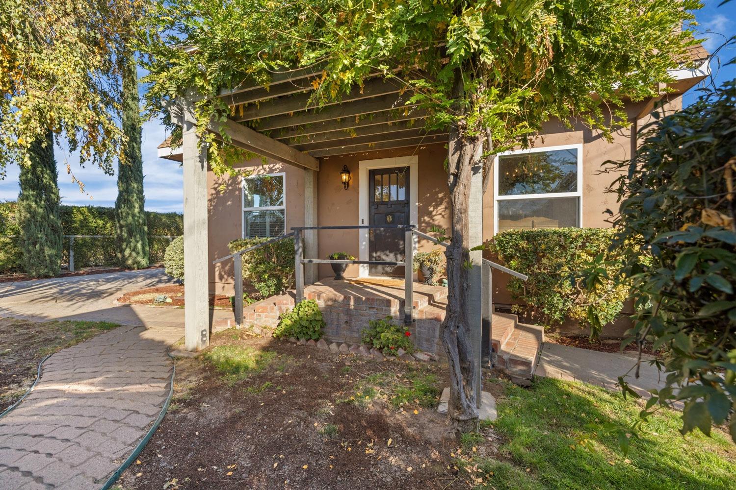 Detail Gallery Image 3 of 53 For 5430 E Kettleman Ln, Lodi,  CA 95240 - 3 Beds | 2/1 Baths