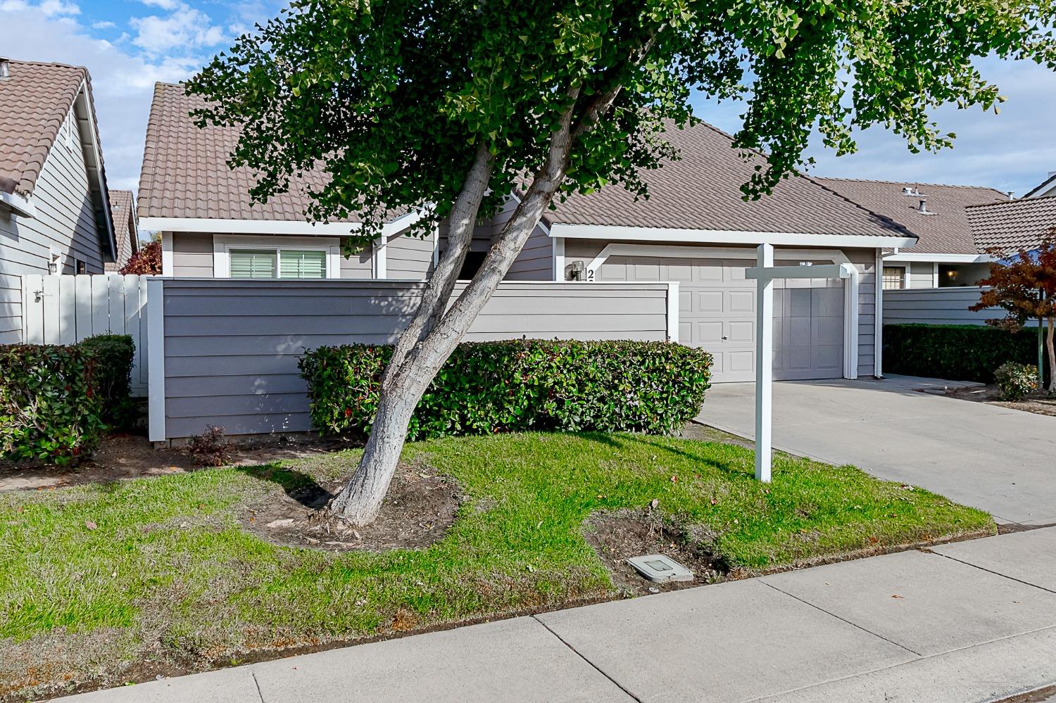 Detail Gallery Image 3 of 28 For 2229 Chelmsford Dr, Modesto,  CA 95356 - 2 Beds | 2 Baths