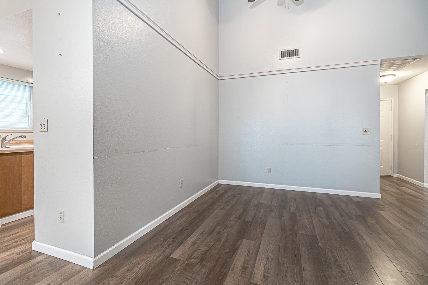 Detail Gallery Image 8 of 28 For 2229 Chelmsford Dr, Modesto,  CA 95356 - 2 Beds | 2 Baths