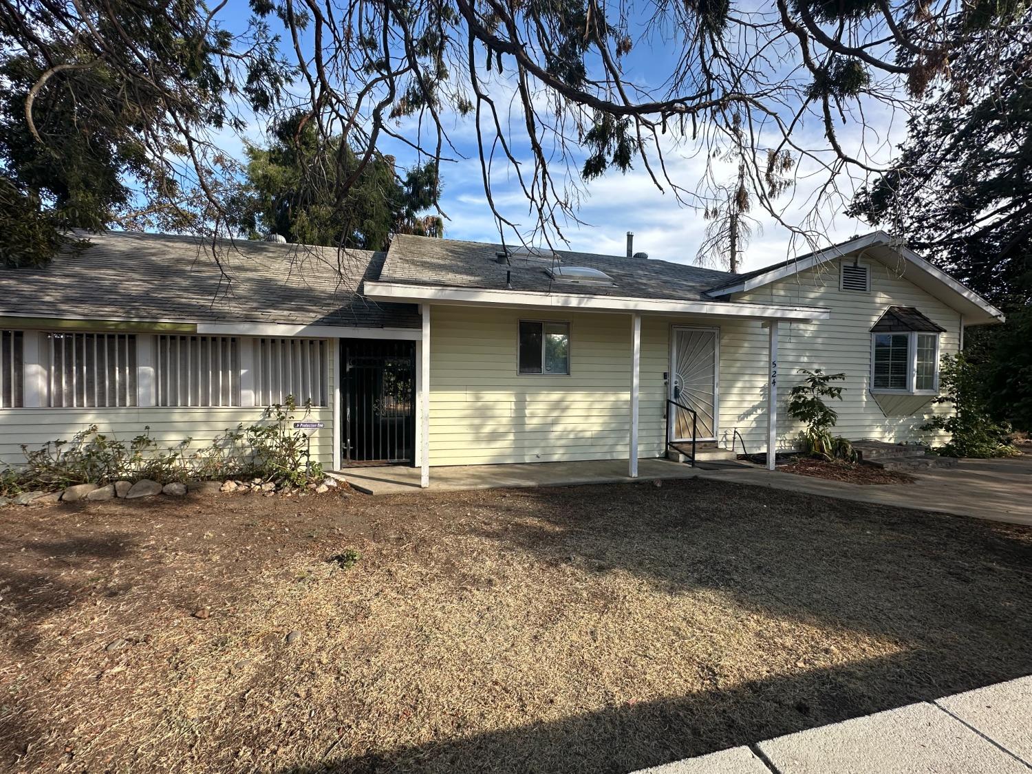 Detail Gallery Image 3 of 32 For 524 N Western Ave, Waterford,  CA 95386 - 2 Beds | 1 Baths