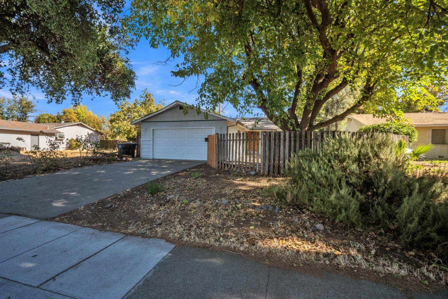 Detail Gallery Image 2 of 37 For 1208 L, Davis,  CA 95616 - 3 Beds | 2 Baths