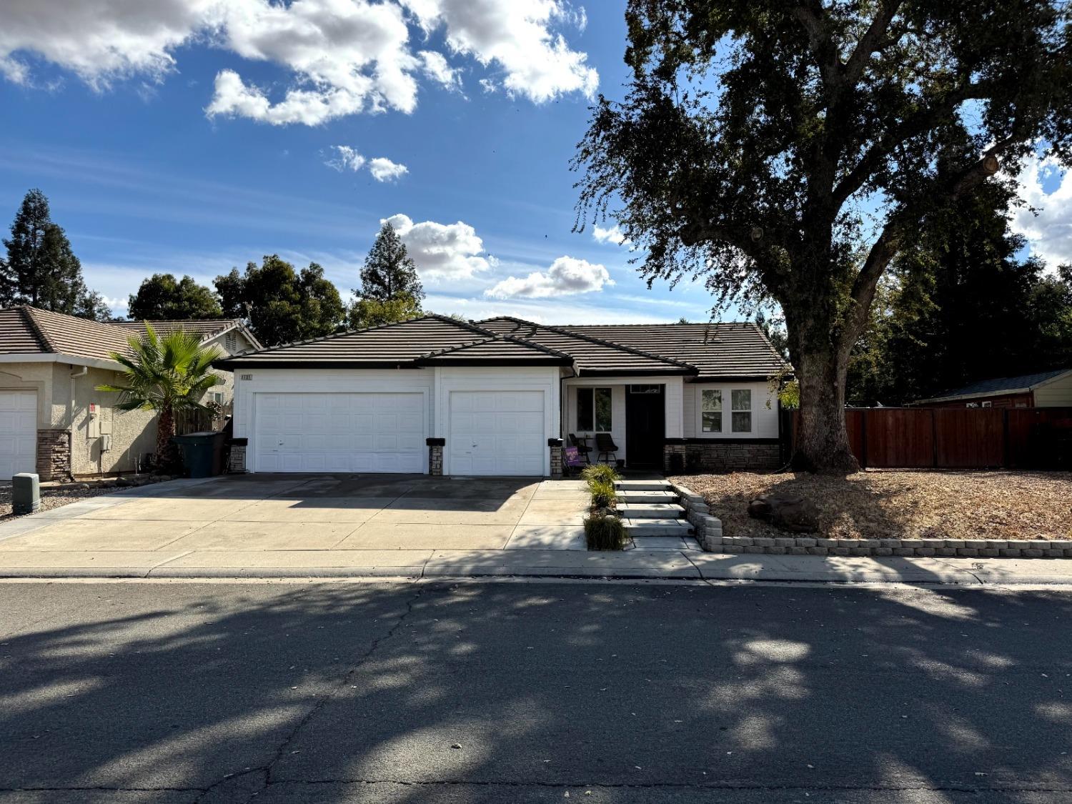 Detail Gallery Image 1 of 14 For 2731 Floradale Way, Lincoln,  CA 95648 - 3 Beds | 2 Baths