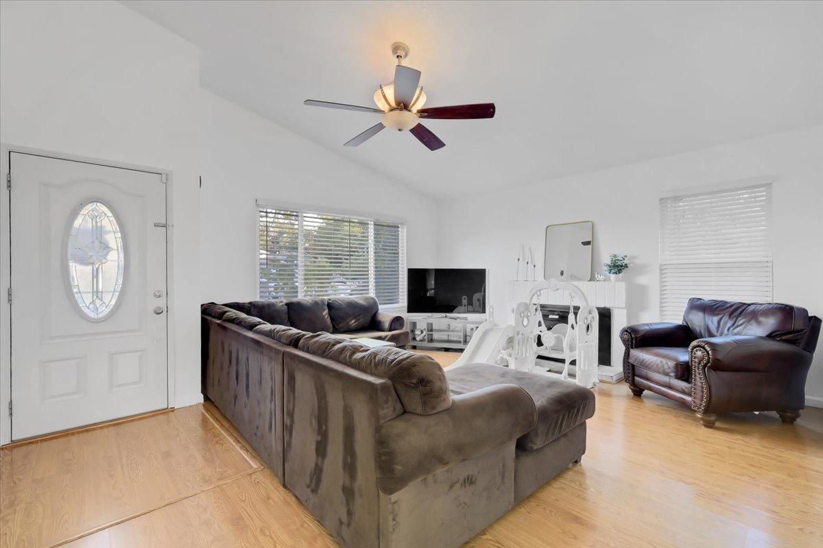 Detail Gallery Image 7 of 30 For 119 Swale Ct, Sacramento,  CA 95834 - 3 Beds | 2 Baths