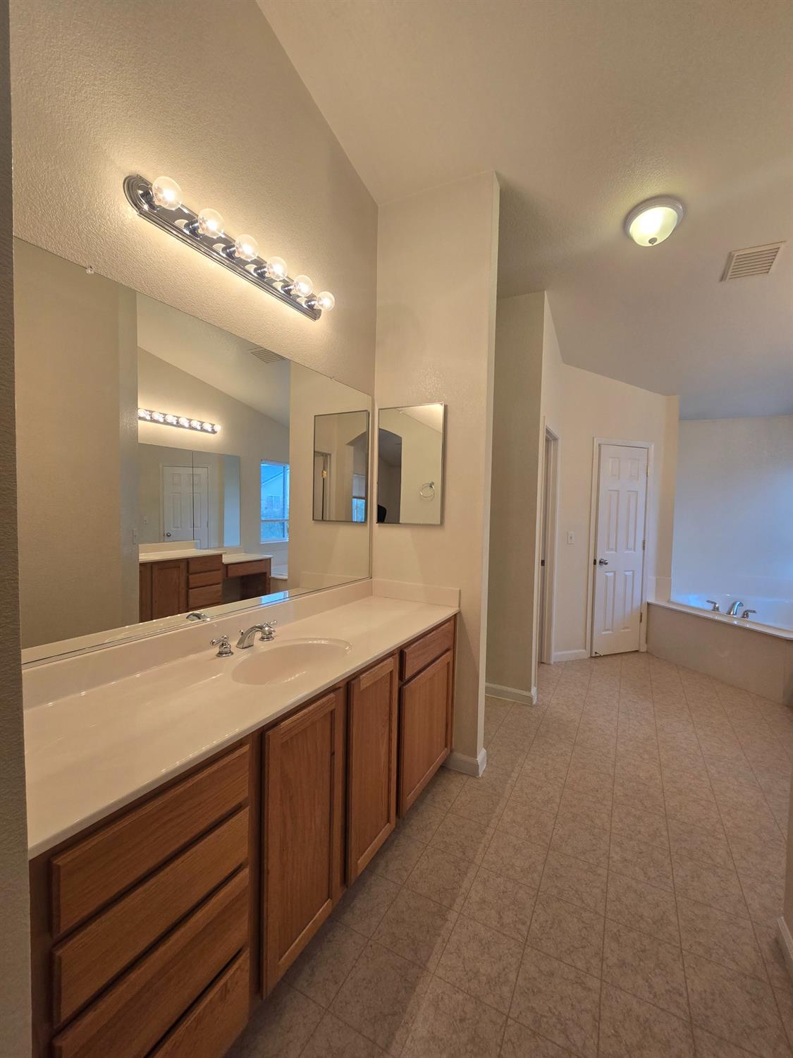 Detail Gallery Image 31 of 51 For 3512 Elkart Way, Sacramento,  CA 95834 - 4 Beds | 2/1 Baths