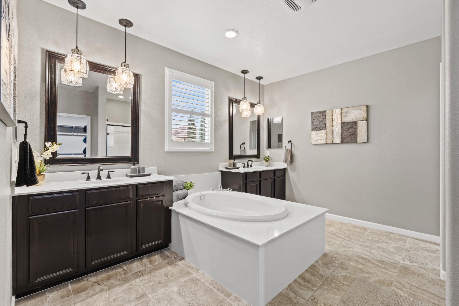 Detail Gallery Image 23 of 40 For 409 Holbrook Ct, Roseville,  CA 95747 - 4 Beds | 3/1 Baths