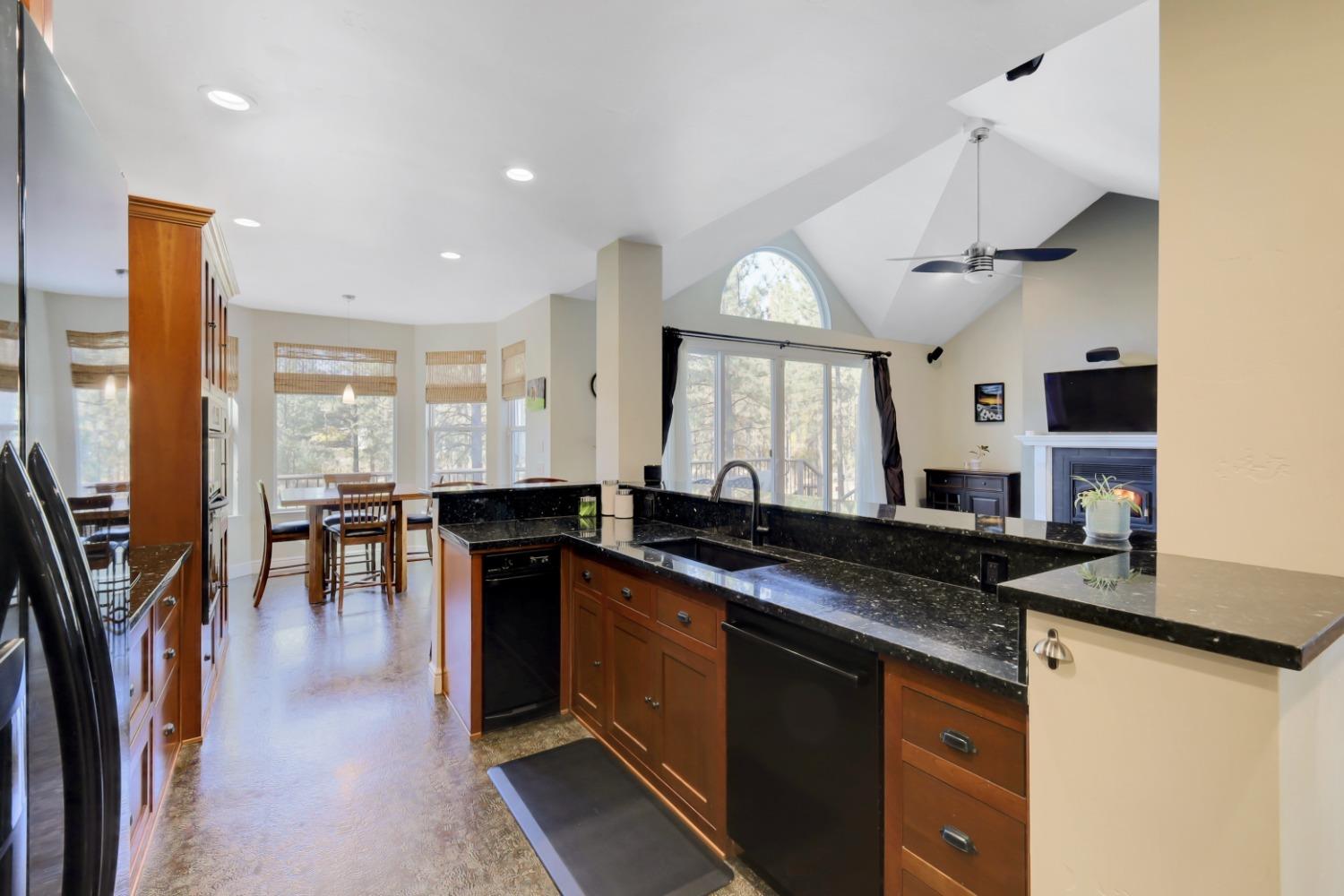 Detail Gallery Image 16 of 95 For 14710 Bradbury Pl, Grass Valley,  CA 95949 - 3 Beds | 2/1 Baths