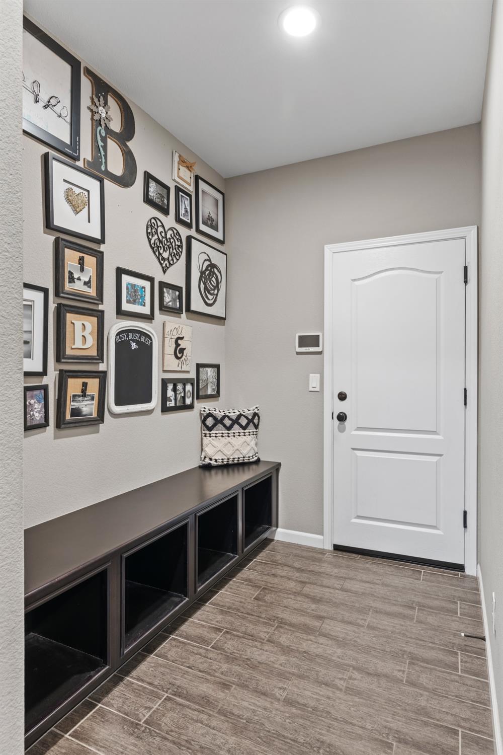 Detail Gallery Image 34 of 40 For 409 Holbrook Ct, Roseville,  CA 95747 - 4 Beds | 3/1 Baths