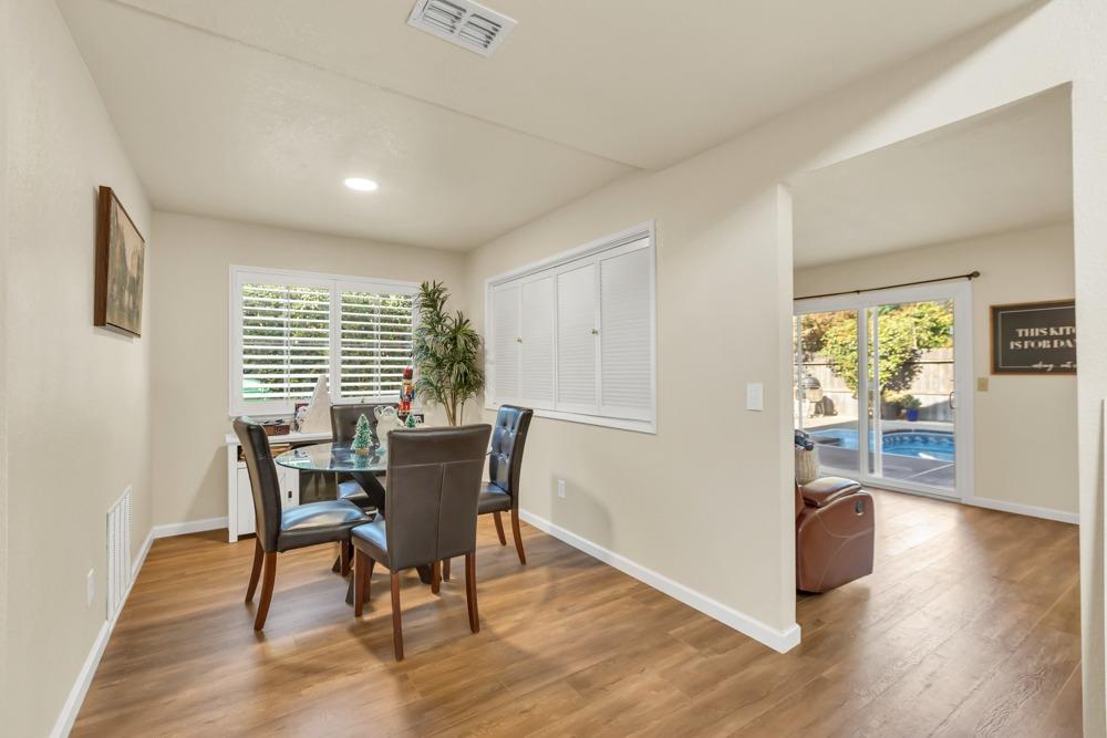 Detail Gallery Image 14 of 64 For 1711 Camphor Way, Lodi,  CA 95242 - 4 Beds | 2/1 Baths