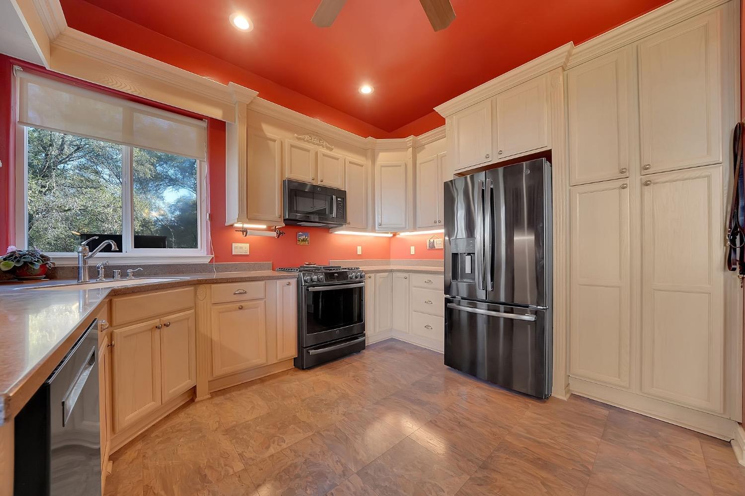 Detail Gallery Image 17 of 66 For 125 Raylan Dr, Sutter Creek,  CA 95685 - 3 Beds | 2/1 Baths