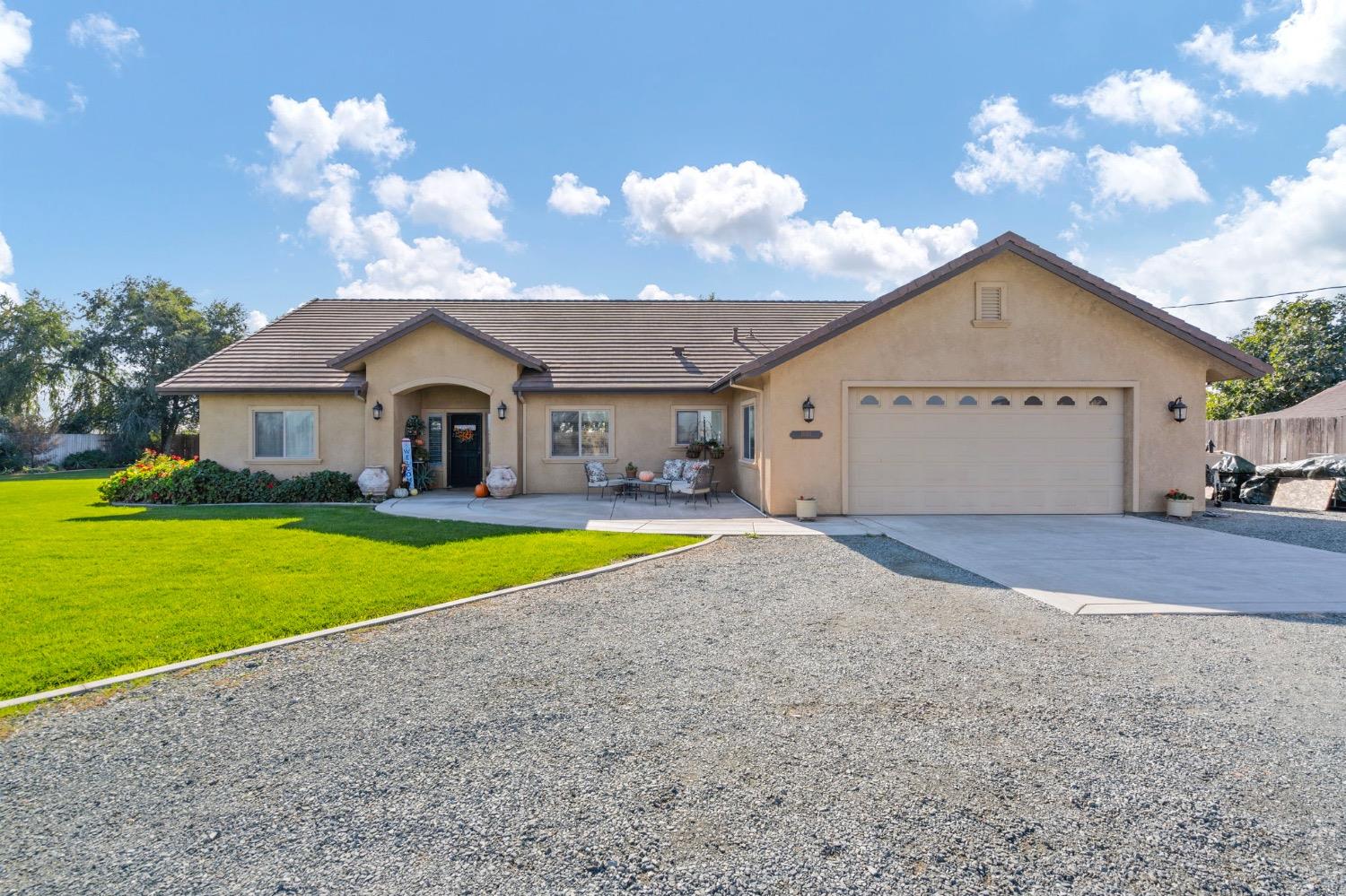 Detail Gallery Image 1 of 66 For 12373 N Lower Sacramento Rd, Lodi,  CA 95242 - 3 Beds | 2/1 Baths