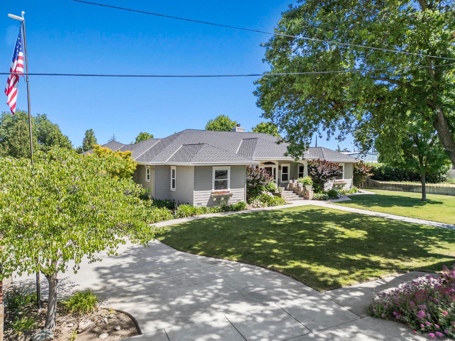 Detail Gallery Image 3 of 49 For 1173 5th St, Colusa,  CA 95932 - 4 Beds | 3 Baths