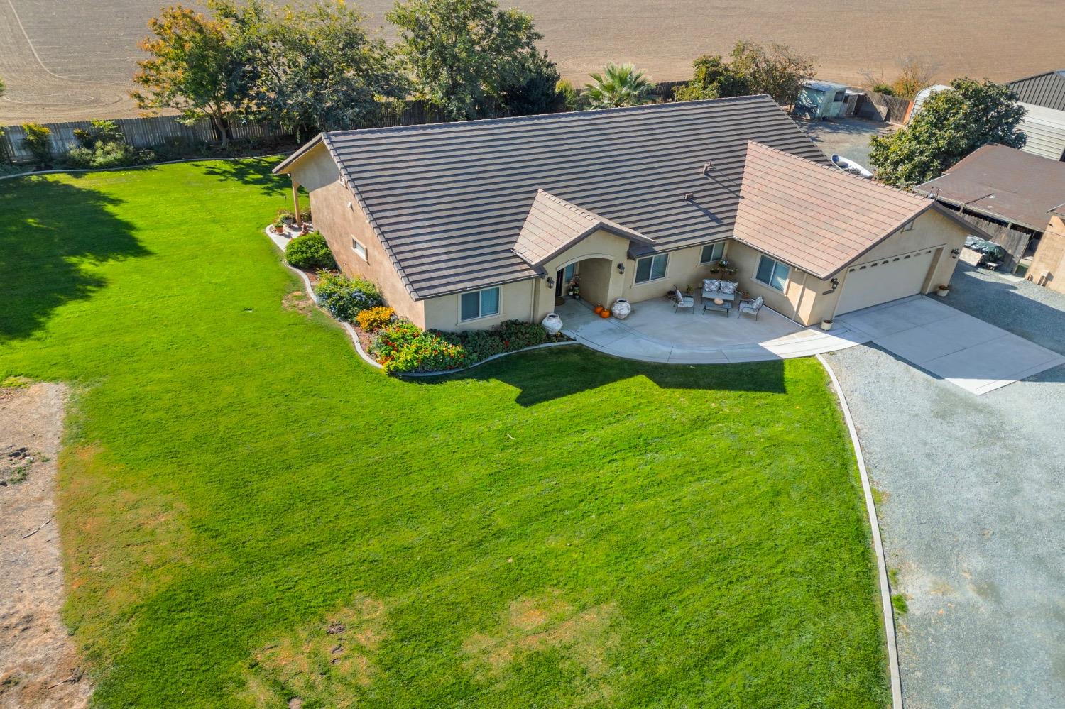 Detail Gallery Image 2 of 66 For 12373 N Lower Sacramento Rd, Lodi,  CA 95242 - 3 Beds | 2/1 Baths