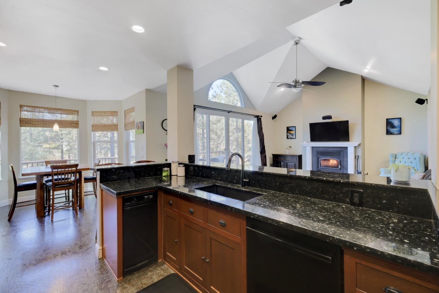 Detail Gallery Image 15 of 95 For 14710 Bradbury Pl, Grass Valley,  CA 95949 - 3 Beds | 2/1 Baths