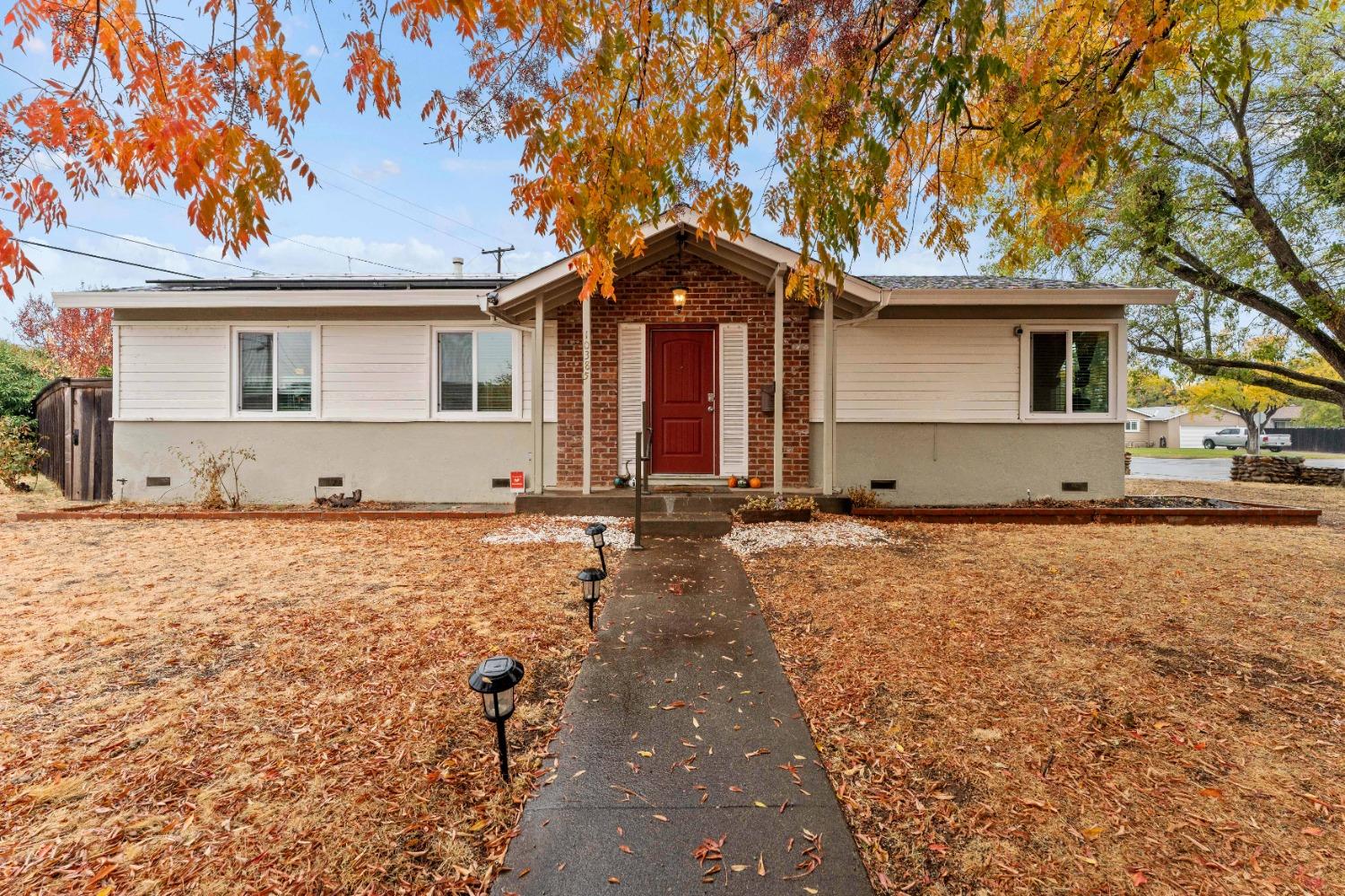 Detail Gallery Image 1 of 28 For 10385 Birmingham Way, Rancho Cordova,  CA 95670 - 4 Beds | 2 Baths