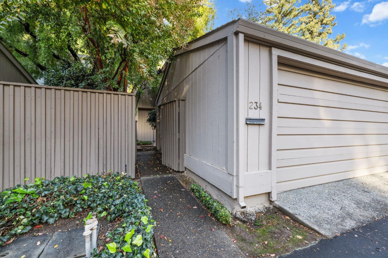 Detail Gallery Image 27 of 38 For 234 Hartnell Pl, Sacramento,  CA 95825 - 3 Beds | 2/1 Baths