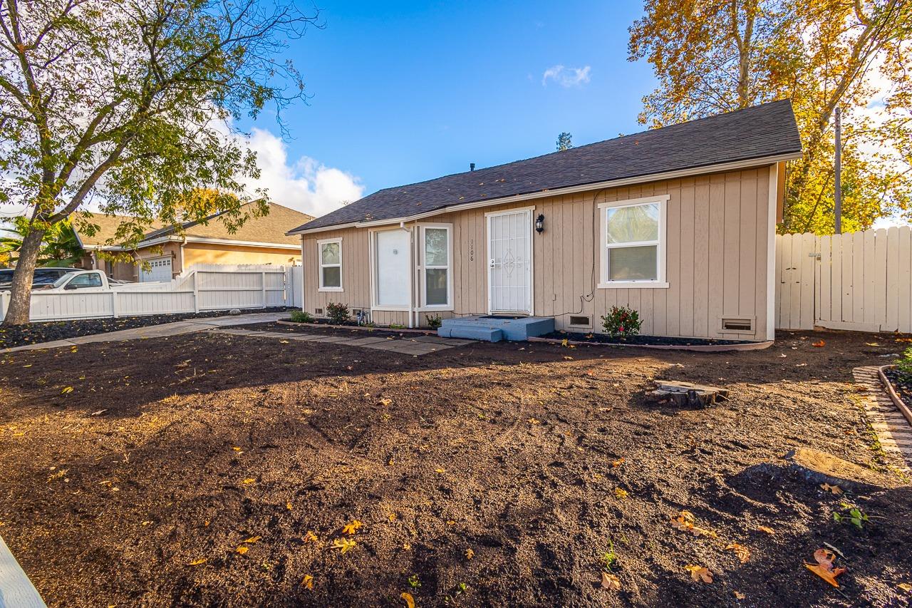 Detail Gallery Image 2 of 22 For 1106 Carmelita Ave, Sacramento,  CA 95838 - 2 Beds | 1 Baths