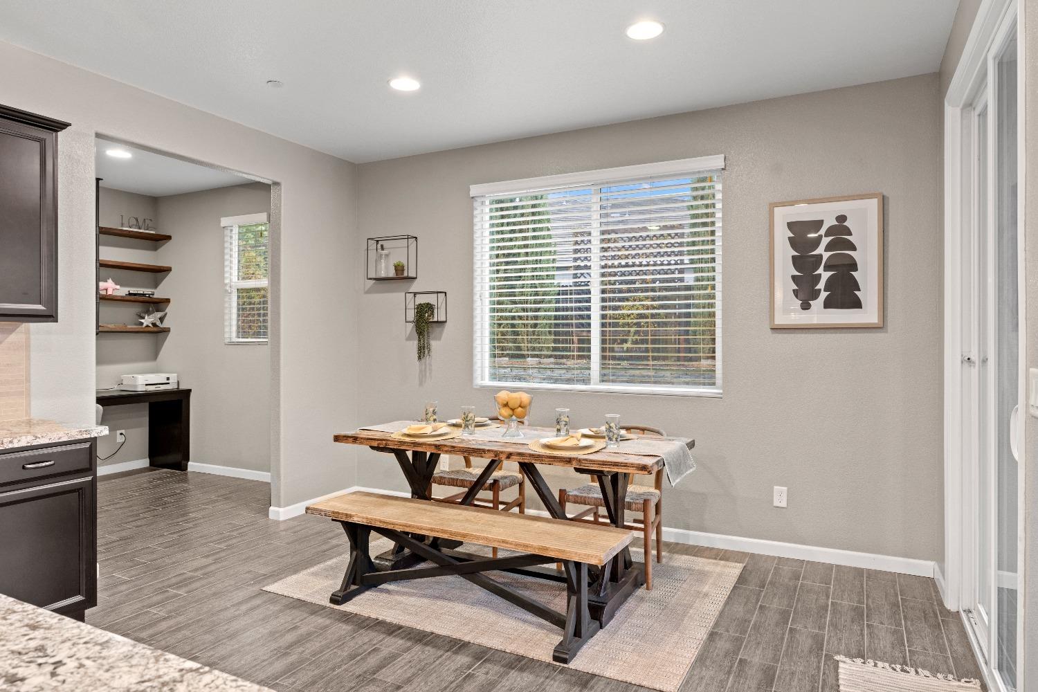 Detail Gallery Image 6 of 40 For 409 Holbrook Ct, Roseville,  CA 95747 - 4 Beds | 3/1 Baths