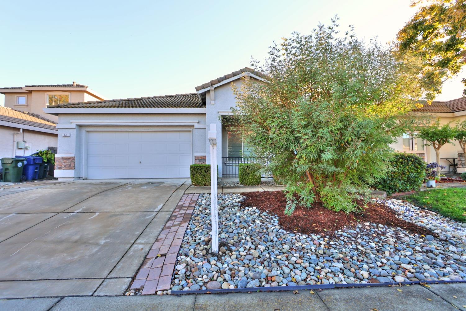 Detail Gallery Image 2 of 49 For 171 Arnold Gamble Cir, Sacramento,  CA 95835 - 3 Beds | 2 Baths