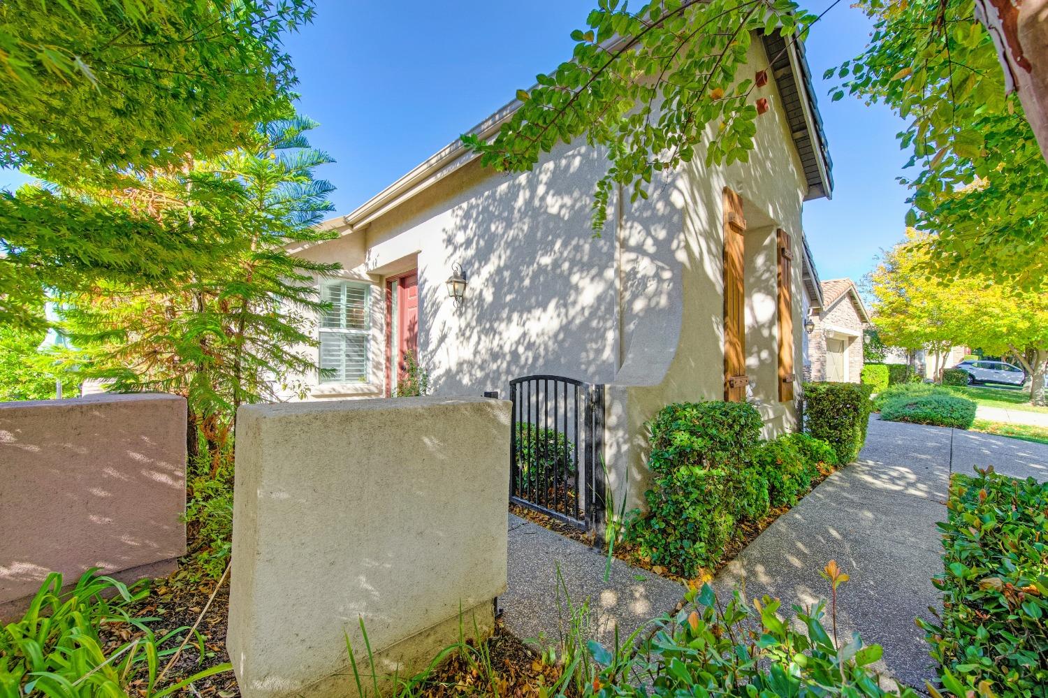 Detail Gallery Image 5 of 99 For 2777 San Marin Ln, Sacramento,  CA 95835 - 2 Beds | 2 Baths