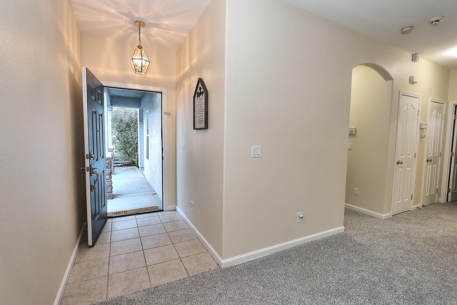 Detail Gallery Image 6 of 49 For 171 Arnold Gamble Cir, Sacramento,  CA 95835 - 3 Beds | 2 Baths